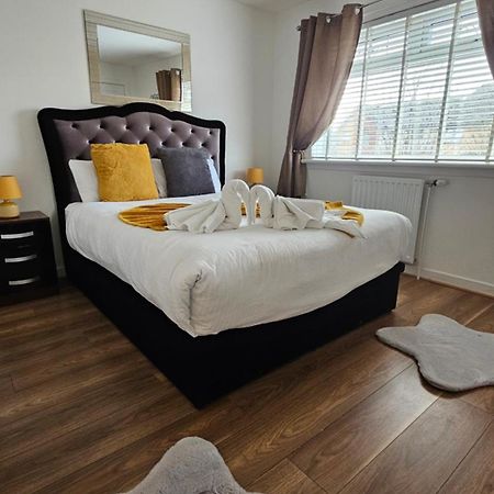 Silverburn New House With Free Parking And Nice Garden Glasgow Bagian luar foto
