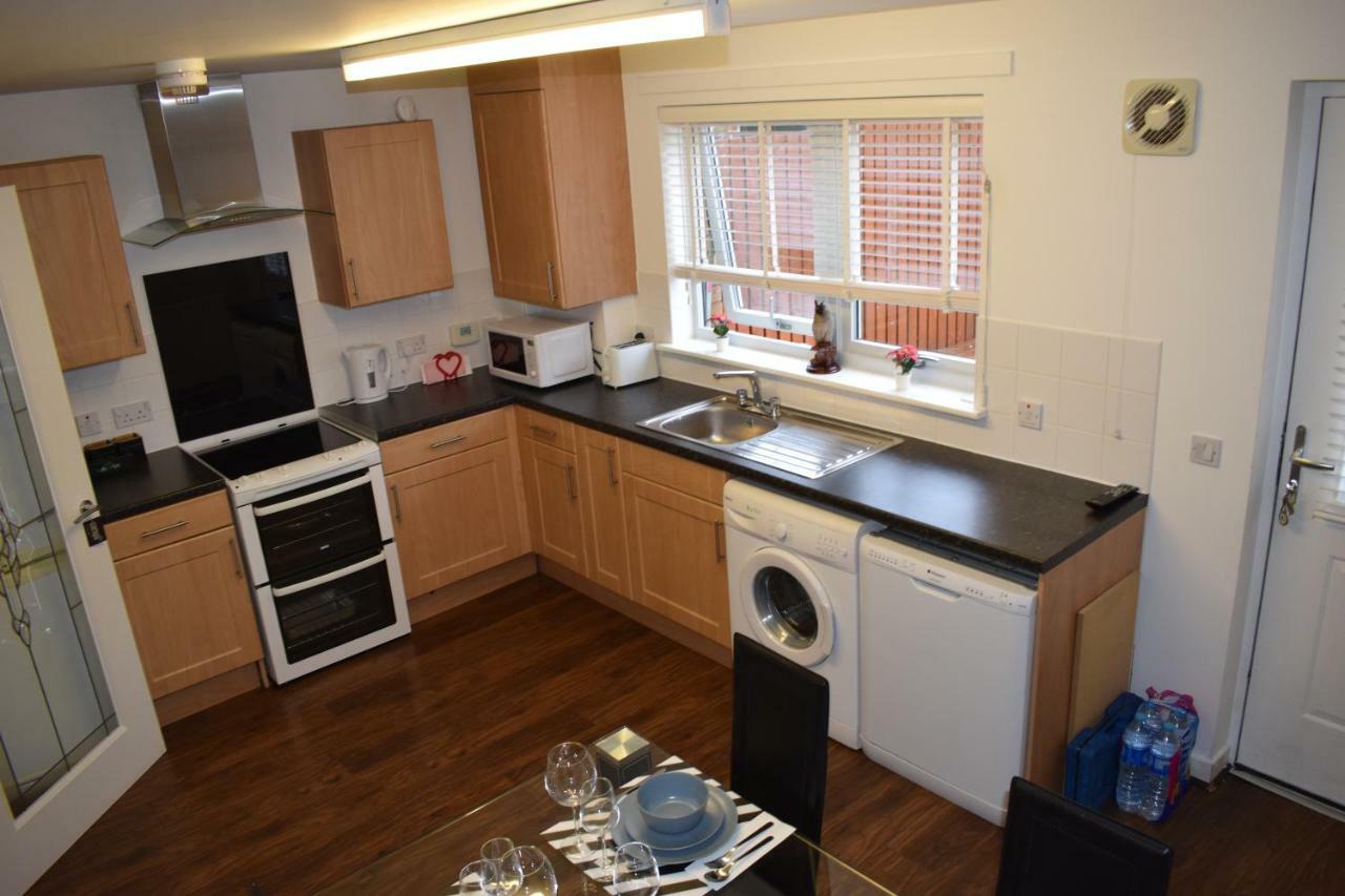 Silverburn New House With Free Parking And Nice Garden Glasgow Bagian luar foto